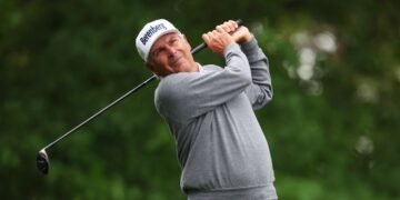 Fred Couples has 6 (!) woods and hybrids in his bag. Should you?