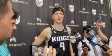 Kevin Huerter finds rhythm, scores 14 points Saturday