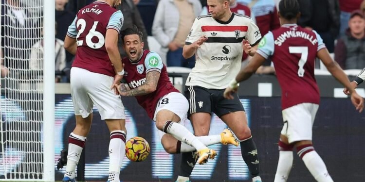 ‘Something is not right’ – Ex-Premier League referee ‘amazed’ West Ham penalty against Man Utd was given