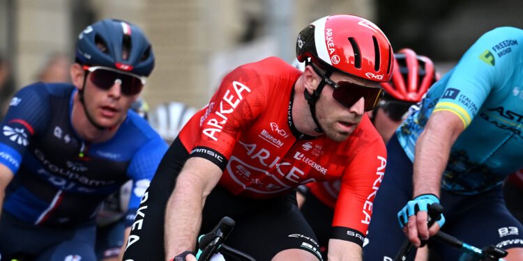 Visma-Lease a Bike sign Dan McLay as vital lead-out for Olav Kooij