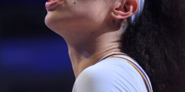 WNBA: Los Angeles Sparks’ Dearica Hamby wins Kim Perrot Sportsmanship Award