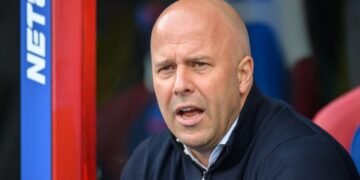 What Liverpool boss Arne Slot said about facing Virgil van Dijk as a player as amazing picture emerges