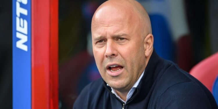 What Liverpool boss Arne Slot said about facing Virgil van Dijk as a player as amazing picture emerges