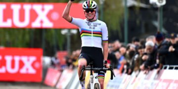 Fem van Empel claims UCI World Cup opener in Antwerp
| Cyclingnews