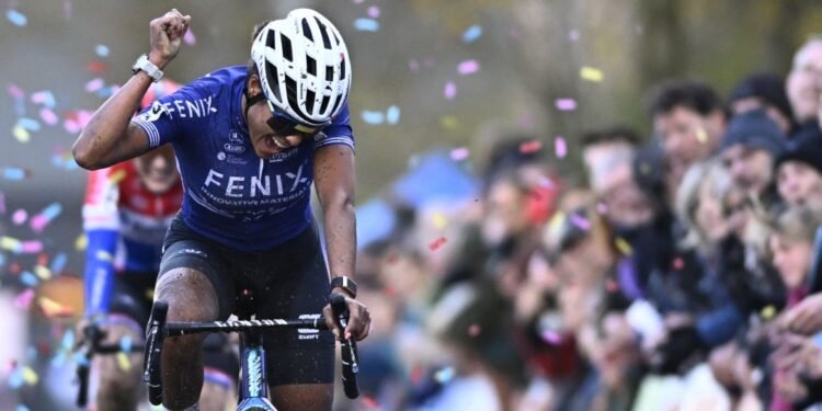 Flandriencross: Ceylin del Carmen Alvarado holds off Lucinda Brand for victory