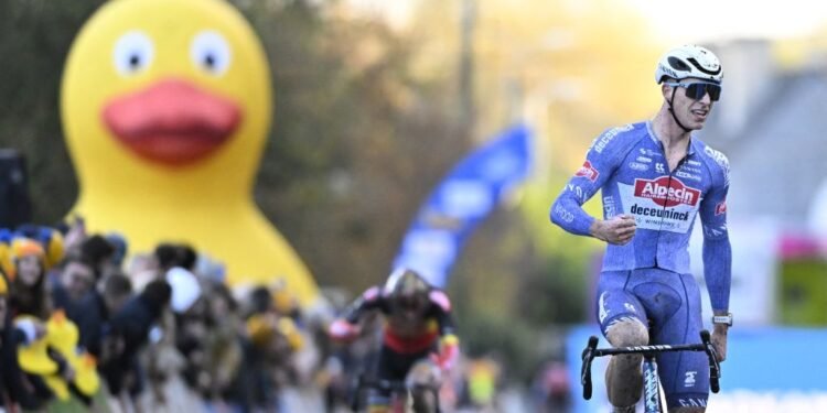 Flandriencross: Niels Vandeputte takes biggest win of his career after battle with Eli Iserbyt