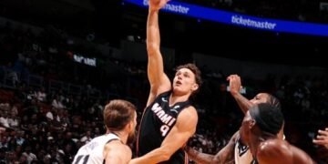 Jimmy Butler on Pelle Larsson: “He be getting to it out there”