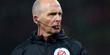 Corrupt? Mike Dean’s worrying Man Utd penalty snub explanation