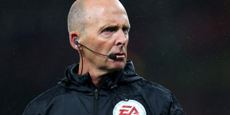 Corrupt? Mike Dean’s worrying Man Utd penalty snub explanation