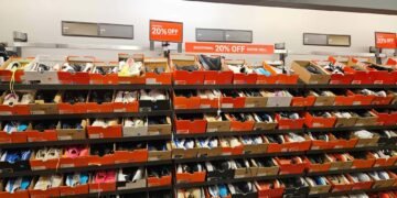 How To Shop For Golf Shoes (Do’s and Don’ts)