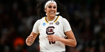 NCAAW: South Carolina dominated, Caitlin Clark made history in 2024