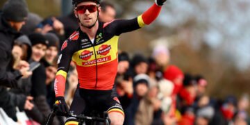 Eli Iserbyt claims GP Sven Nys in absence of Mathieu van der Poel
