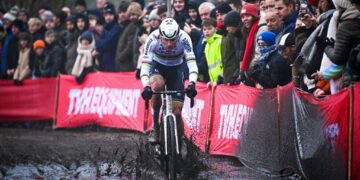 Mathieu van der Poel skips GP Sven Nys after injuring his rib in Loenhout crash