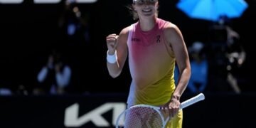 Swiatek Eliminates Navarro To Reach Australian Open Semis