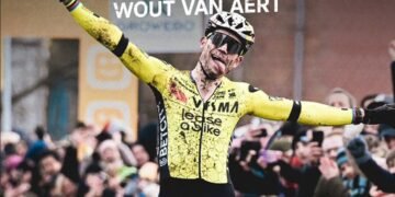 Wout van Aert makes victory gesture for son as he carries momentum into World Cup debut in Dendermonde