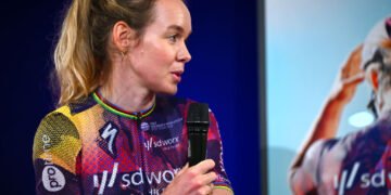 After three years’ retirement, Dutch star Anna van der Breggen pins race number on again at Setmana Valenciana