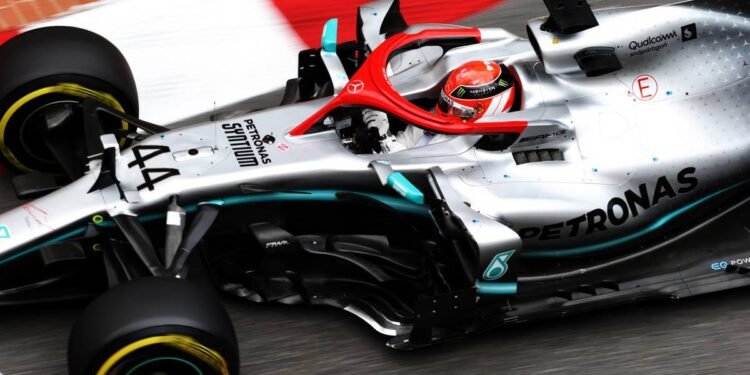 Hamilton honors Mercedes staff with special 3,000-piece gift