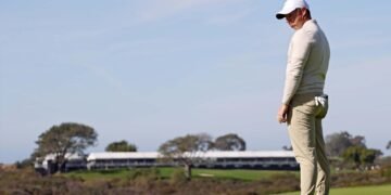 Rory McIlroy-Scottie Scheffler duel evaporates as stars stumble at Torrey Pines