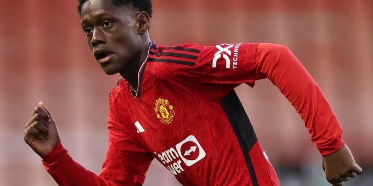 Bendito Mantato agrees new four-year Man United contract