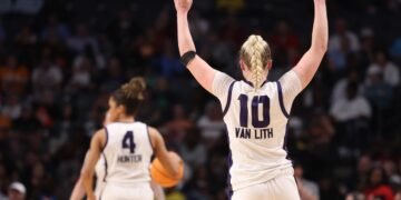 NCAAW: Without Watkins, can USC reach Final Four over UConn, Bueckers?