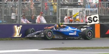 Sainz’s insight lifts Albon in Melbourne mayhem