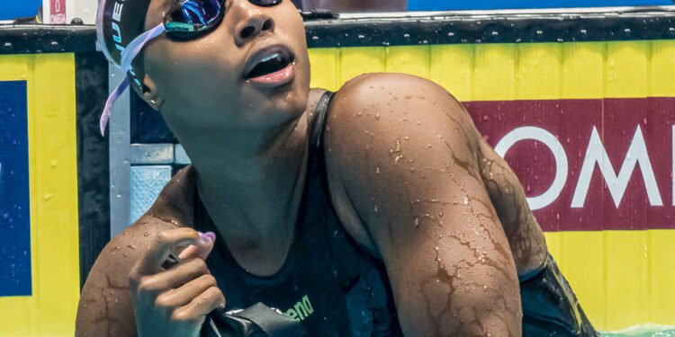 Summer McIntosh Blasts U.S. Open Record in 400 IM at Pro Series