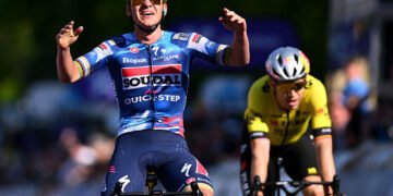 De Brabantse Pijl: Remco Evenepoel pulls knock-out punch in sprint win over Wout van Aert