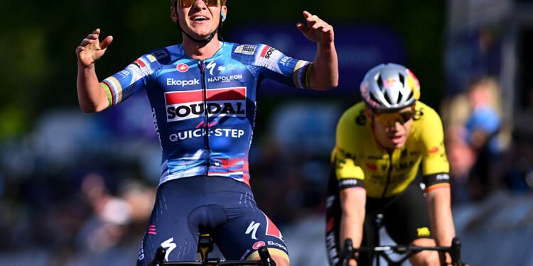 De Brabantse Pijl: Remco Evenepoel pulls knock-out punch in sprint win over Wout van Aert