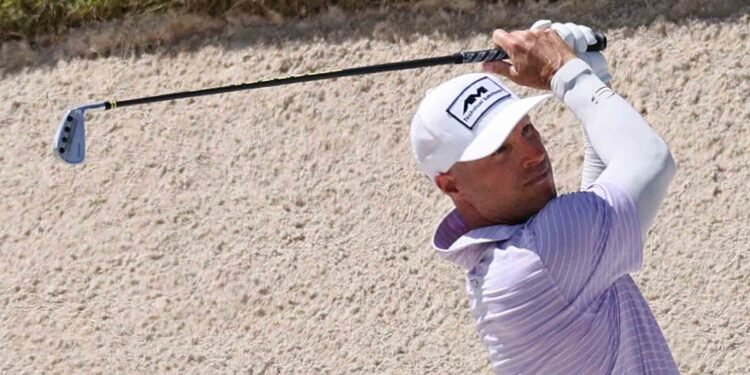 Golf punished 2 golfers this weekend. And the scene was also beautiful