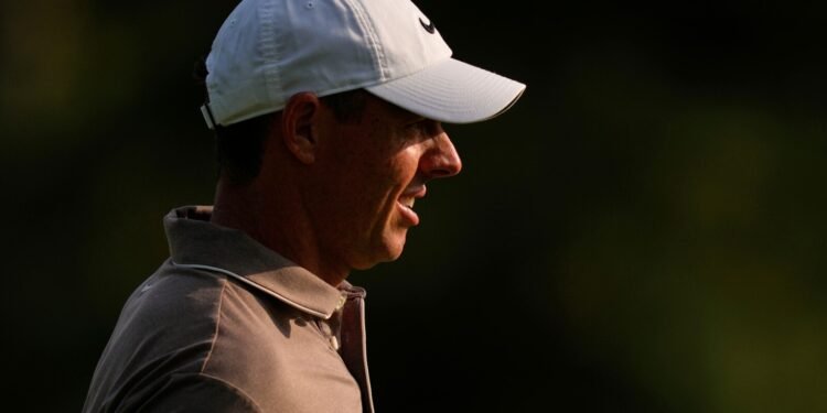 Justin Rose leads as Rory McIlroy suffers nightmare finish at Masters – Golf News