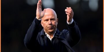 Man United approach Brighton goalkeeper Bart Verbruggen