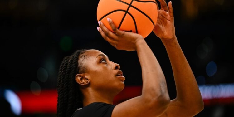 NCAAW: South Carolina tops way-too-early top five for 2025-26