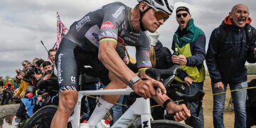 UCI, Alpecin-Deceuninck to pursue bidon thrower ‘so that such behaviour is severely punished’